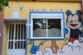 Guardería Escuela Infantil Don Peque fachada con mural